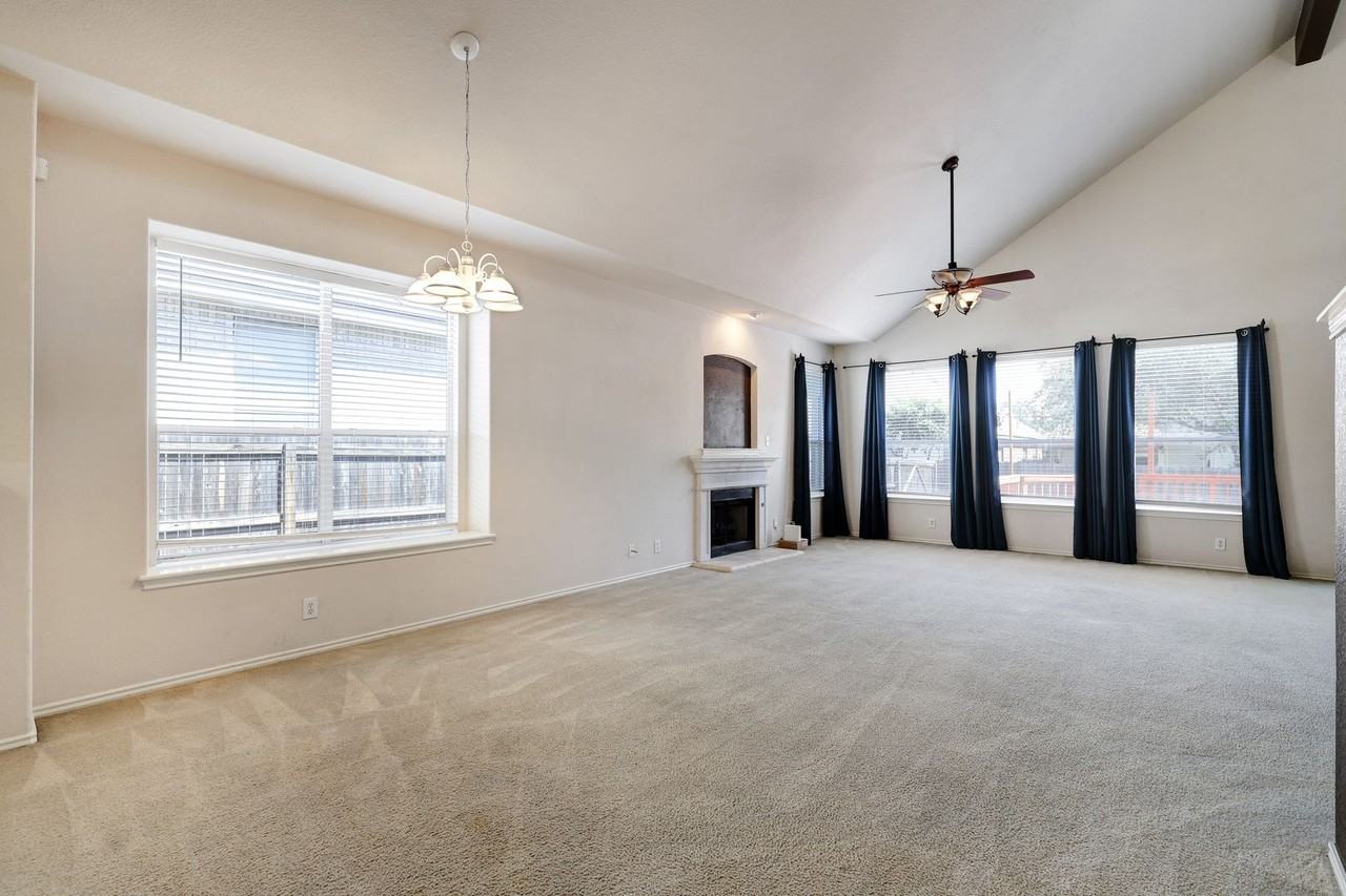 8706 Redwood Bnd - Photo 2 of 27