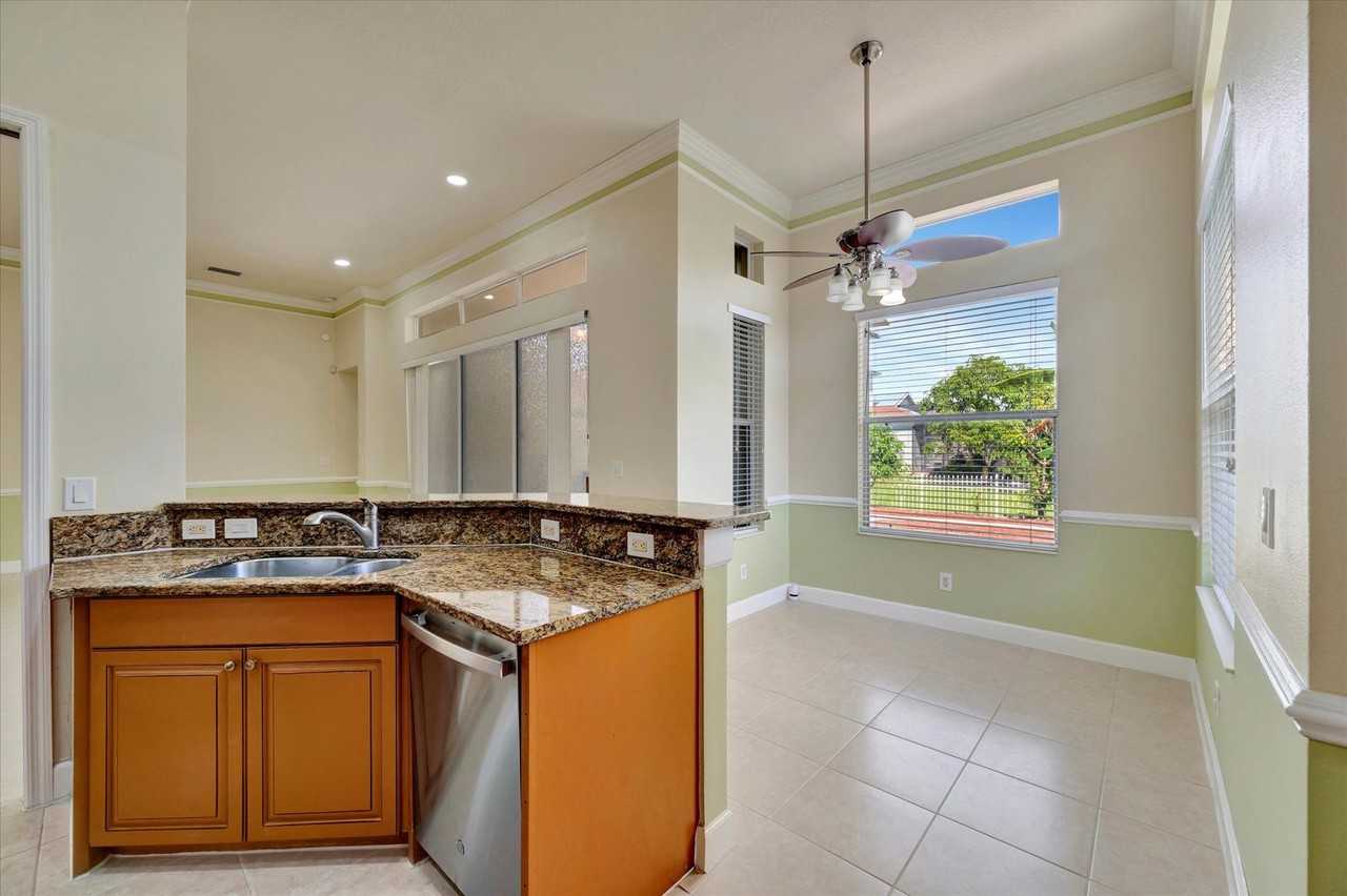 6507 37th Street East - Photo 3 of 24