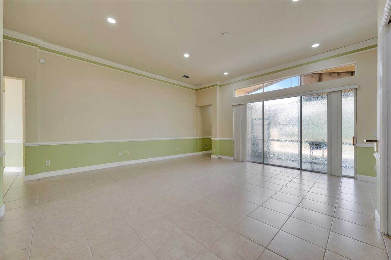 6507 37th Street East - Photo 6 of 24