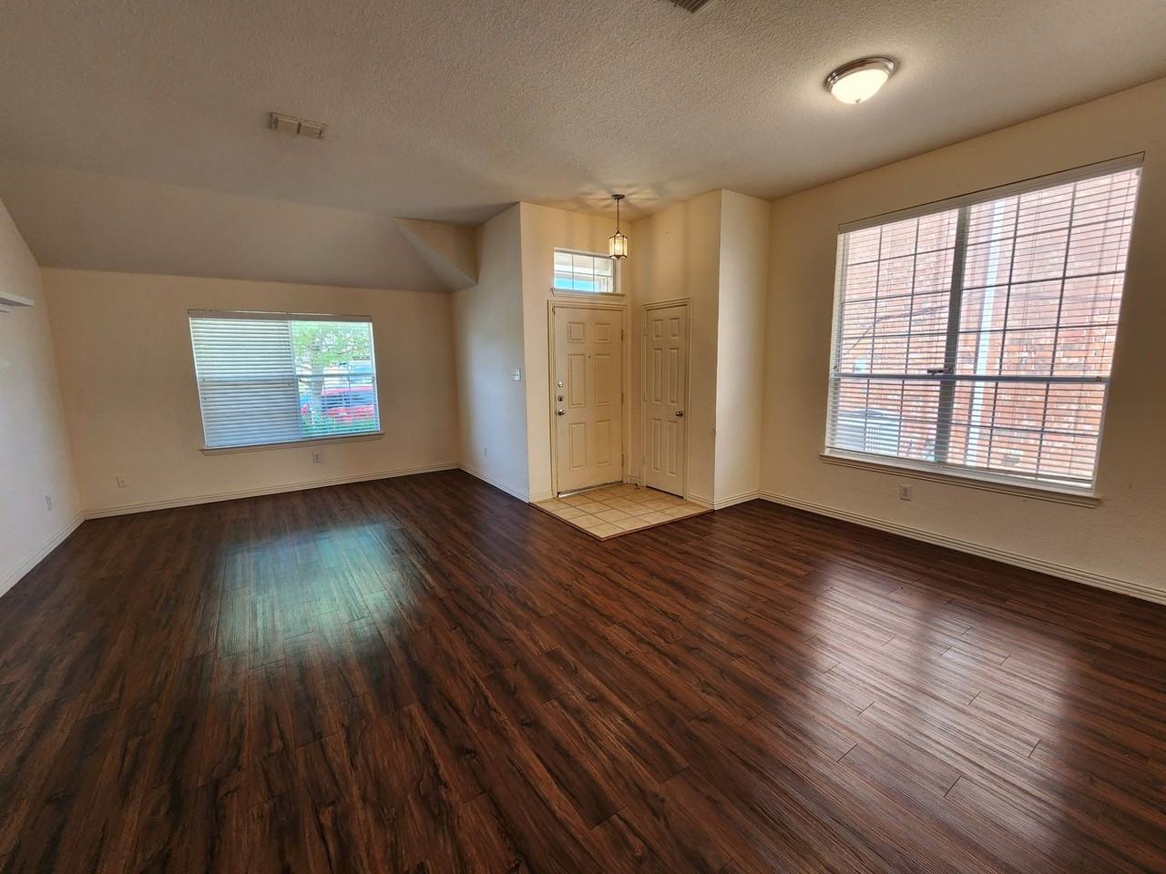 3216 Chesington Dr - Photo 3 of 28