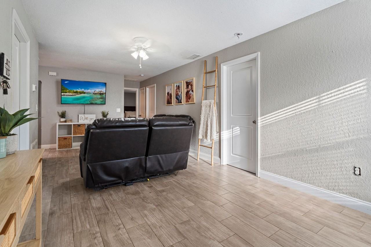 609 Ne 11th Ave - Photo 2 of 12