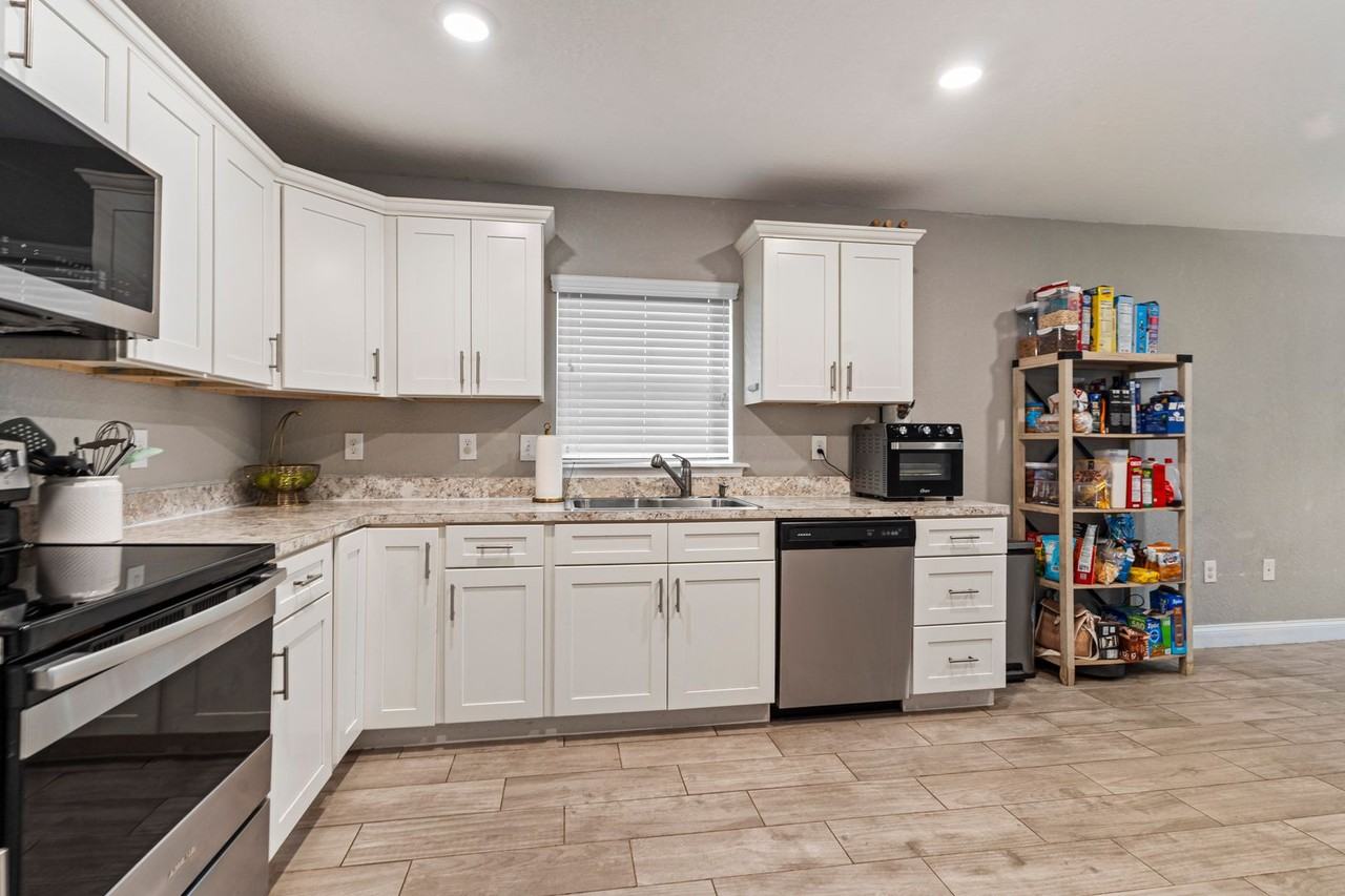 609 Ne 11th Ave - Photo 3 of 12