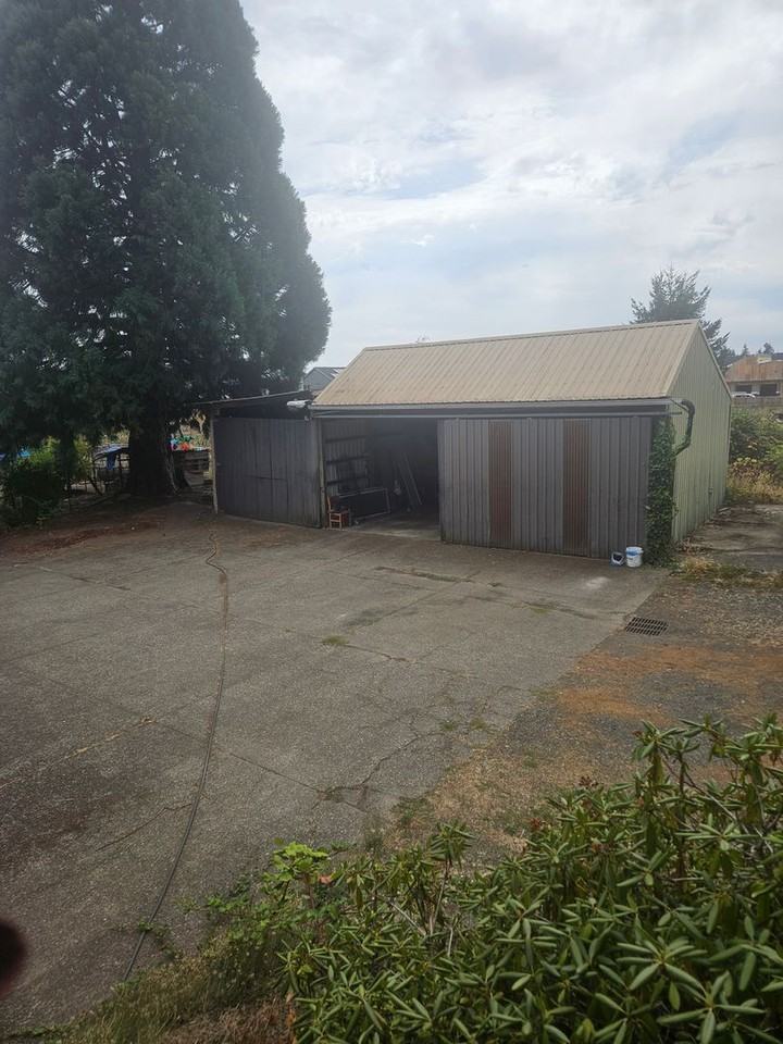 760 S Webb Rd - Photo 3 of 6