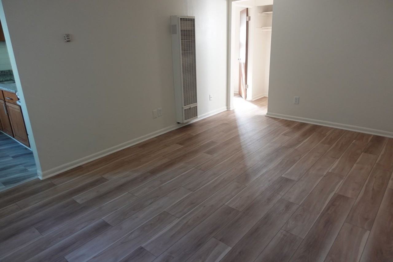 247 S 18th St - Photo 4 of 8