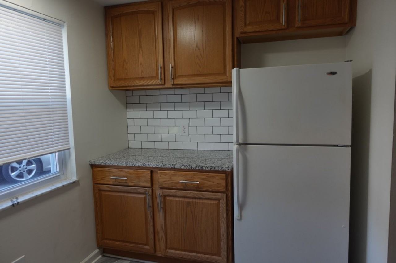 247 S 18th St - Photo 6 of 8