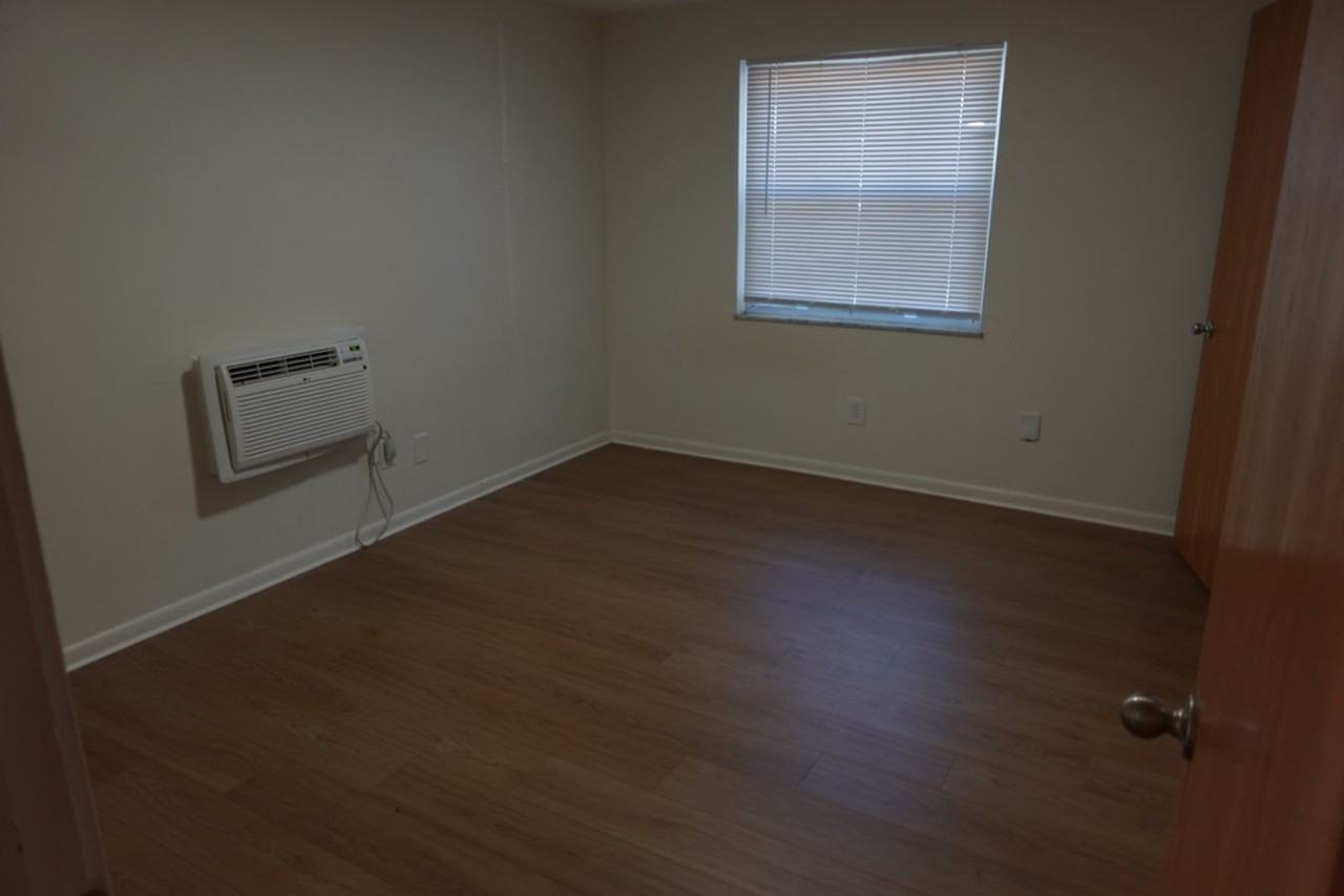 247 S 18th St - Photo 7 of 8