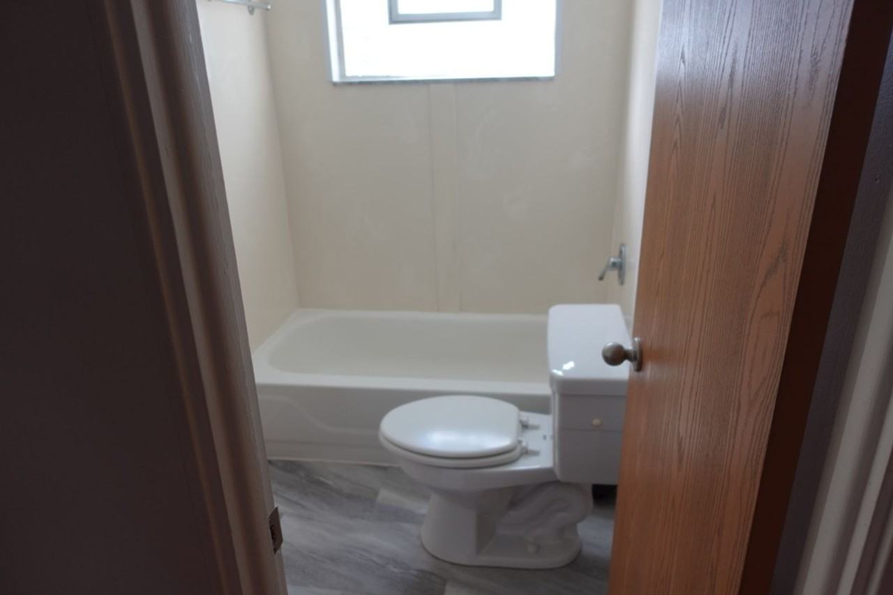 247 S 18th St - Photo 3 of 8