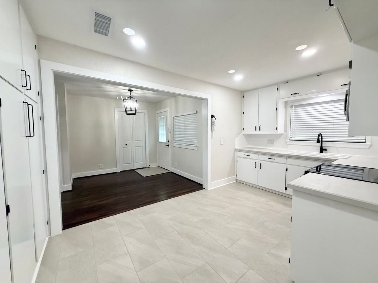 318 Caladium St - Photo 7 of 33