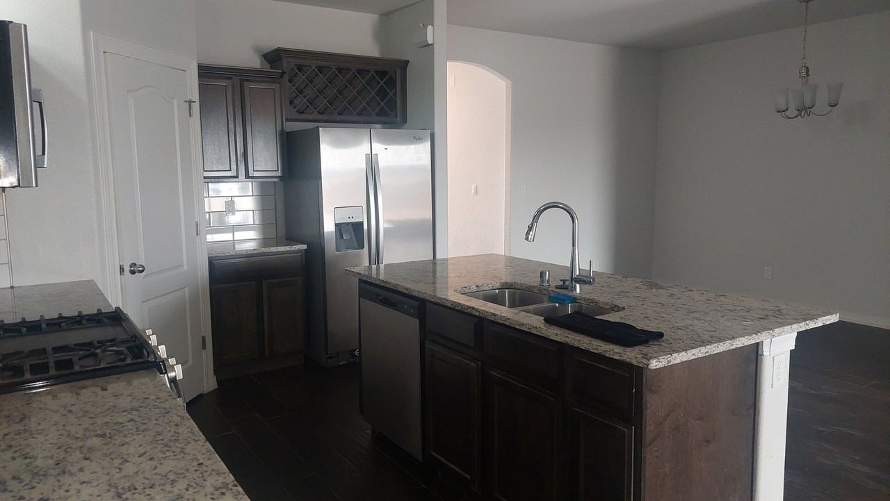13000 Shildon St - Photo 3 of 50