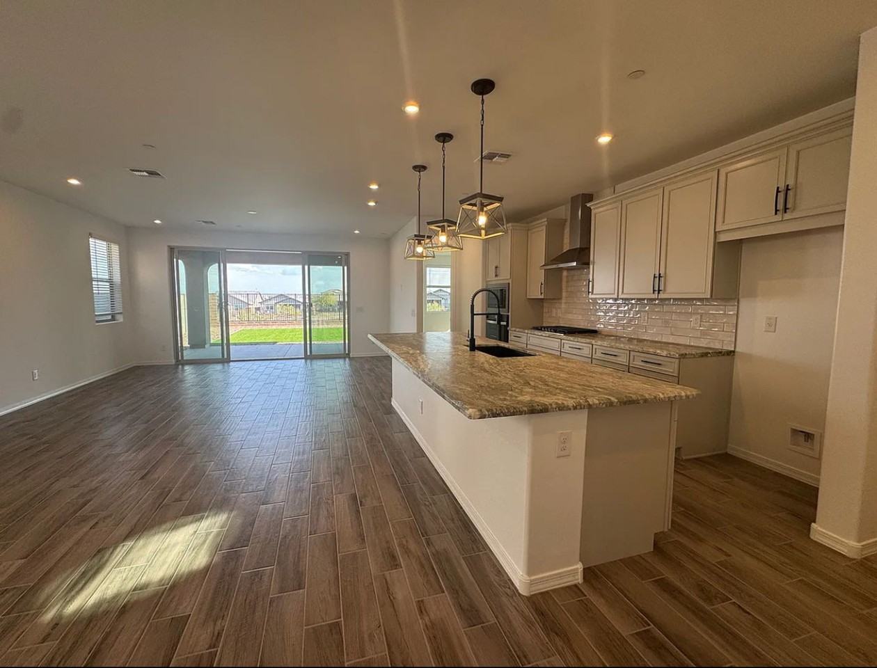 13319 W Eagle Feather Rd - Photo 2 of 10