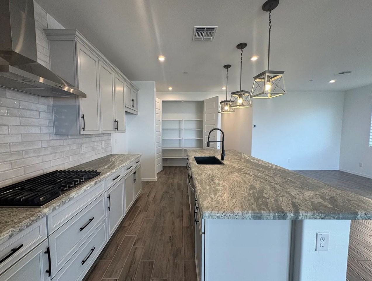 13319 W Eagle Feather Rd - Photo 3 of 10