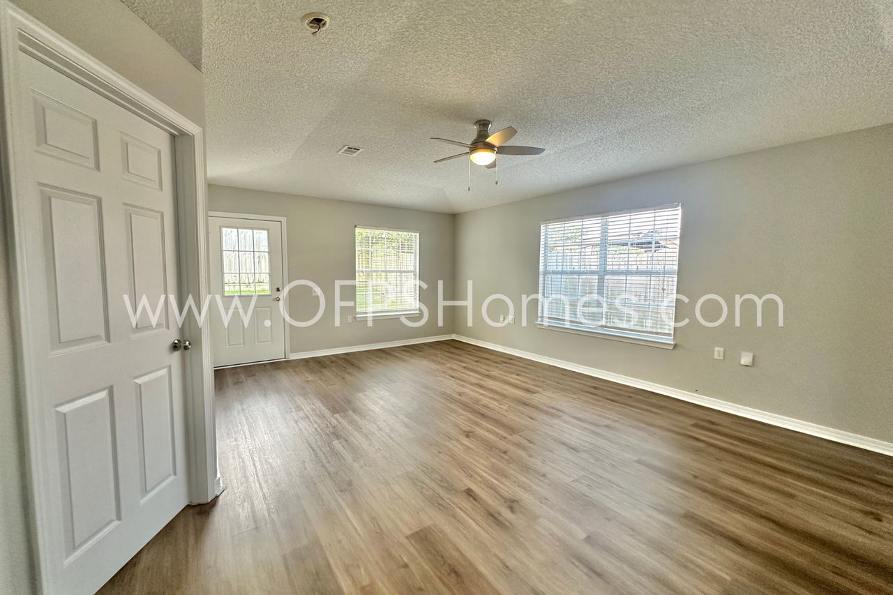 5593 Shadow Shore Pl - Photo 3 of 15