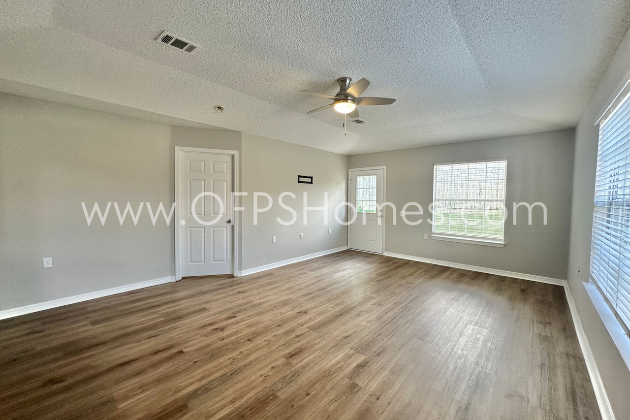 5593 Shadow Shore Pl - Photo 4 of 15