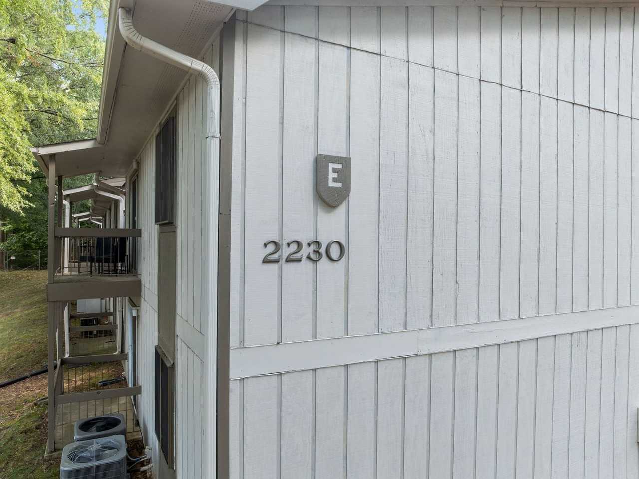 2230 2230 Sunderland Rd 37E - Photo 2 of 45