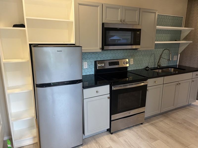 2824 24th Ave N #B - Photo 3 of 12