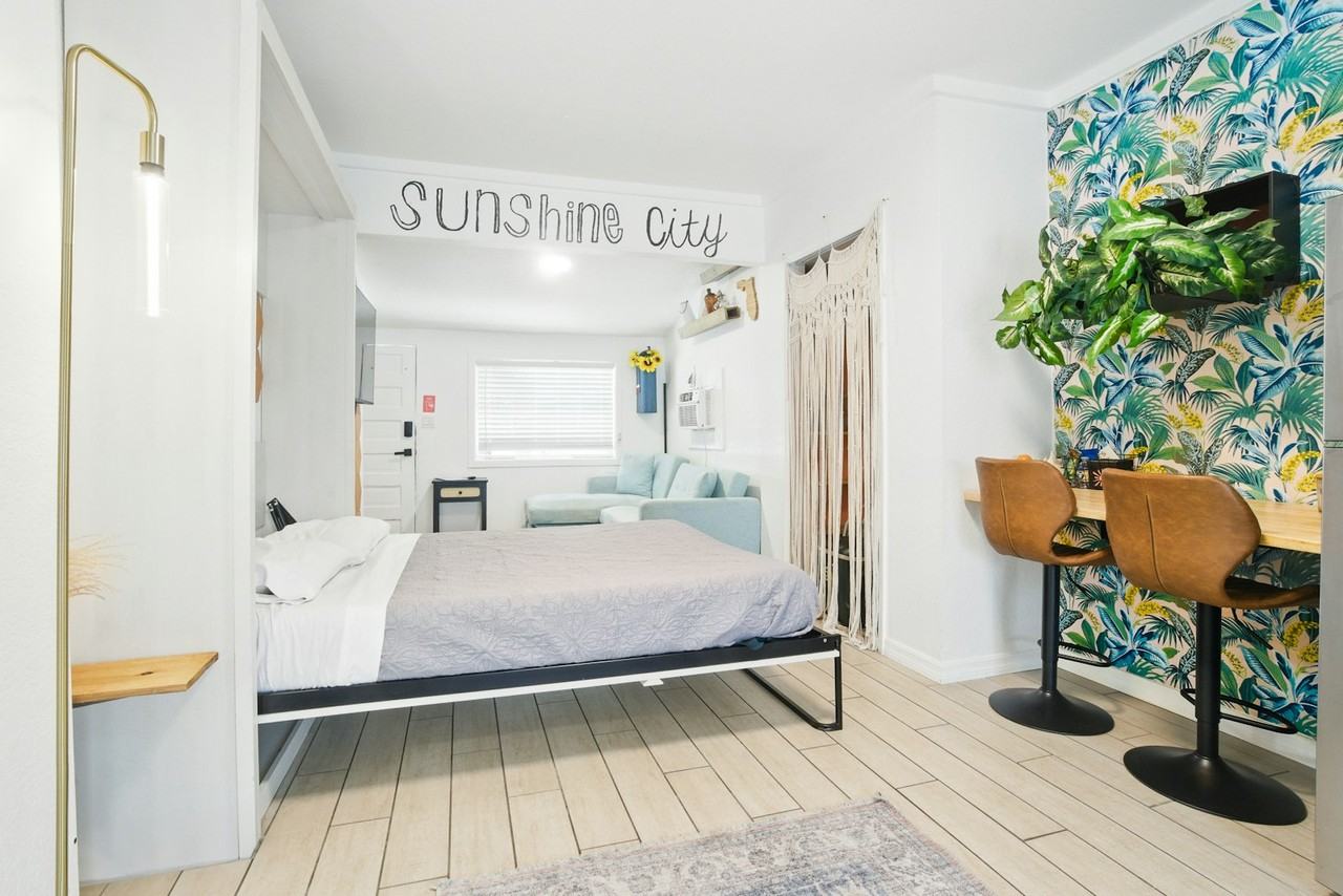 714 Grove Street North, Unit 4 - Photo 3 of 9