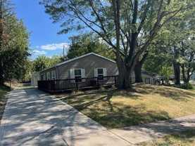 455 Lakeview Dr - Photo 1 of 1
