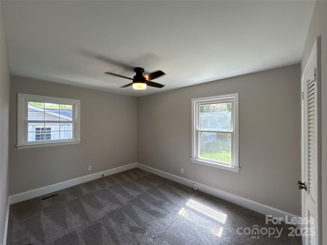 4820 Charleston Drive - Photo 5 of 12