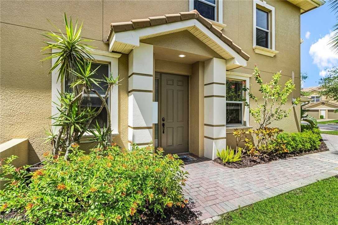 3240 Cottonwood Bnd Apt 201 #201 - Photo 2 of 31