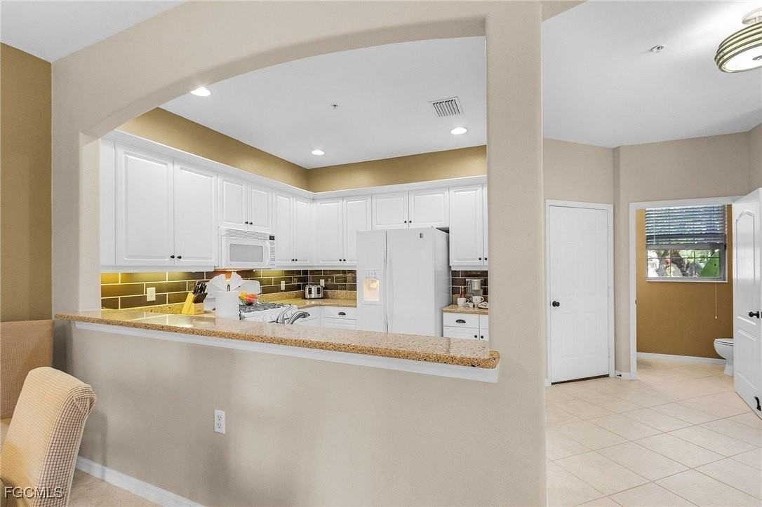 3240 Cottonwood Bnd Apt 201 #201 - Photo 5 of 31