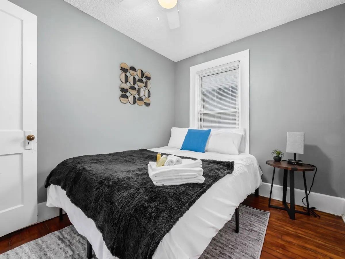 363 East Gates Street - Photo 5 of 11