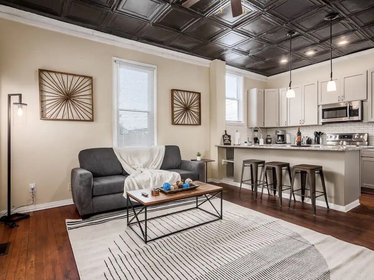 164 East Mithoff Street - Photo 4 of 10