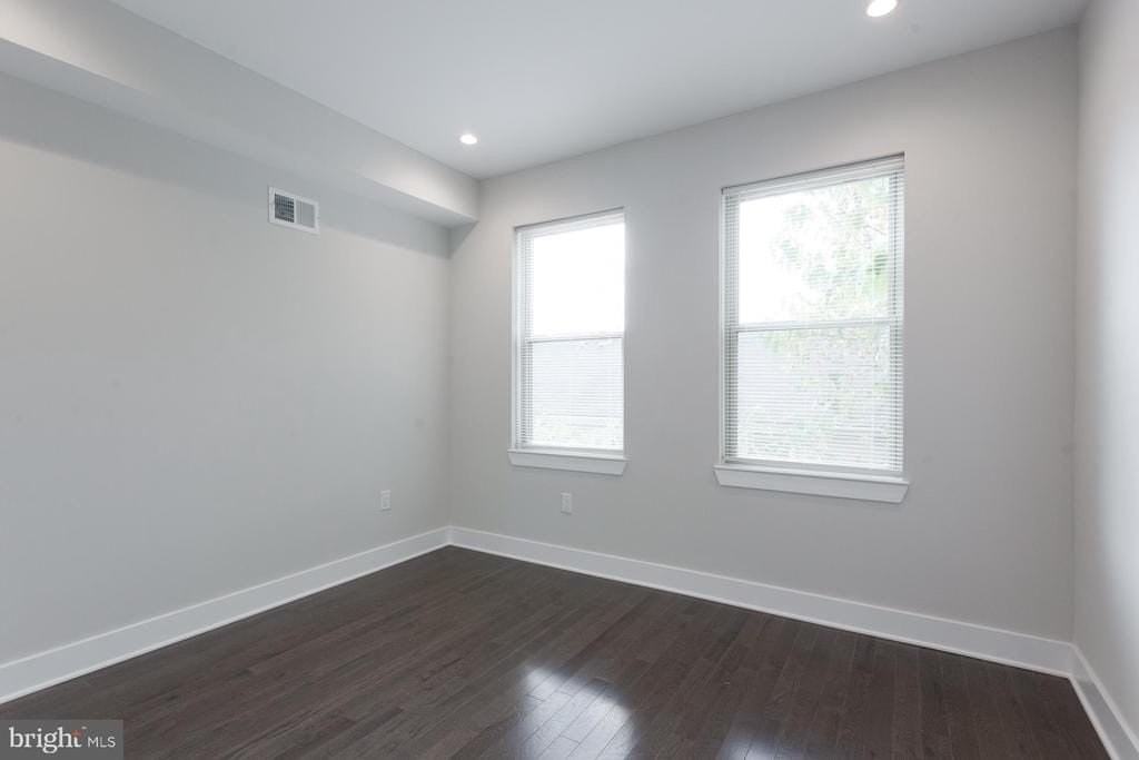 2722 Latona St - Photo 6 of 18