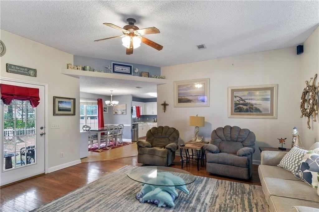 375 Wellington Pl - Photo 2 of 16