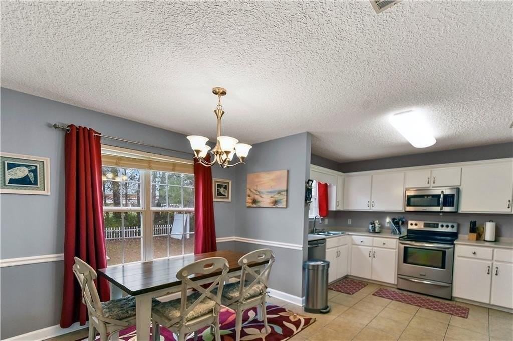 375 Wellington Pl - Photo 4 of 16