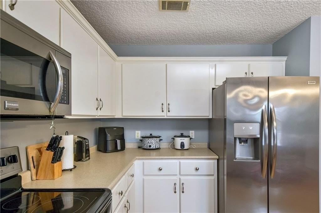 375 Wellington Pl - Photo 5 of 16