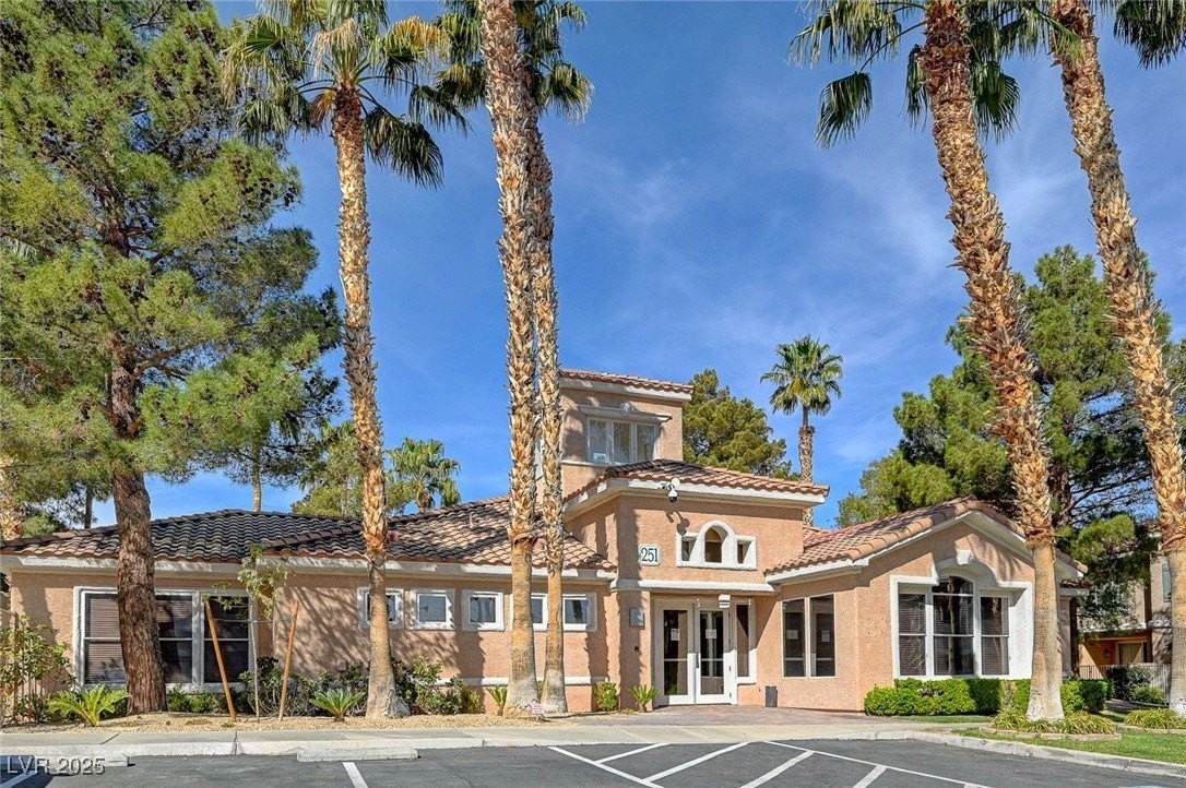 251 S Green Valley Pkwy #721