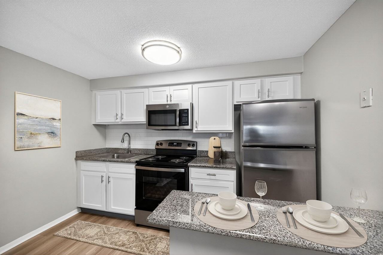 Eagle Rock Apartments at Nashua - Photo 2 of 15