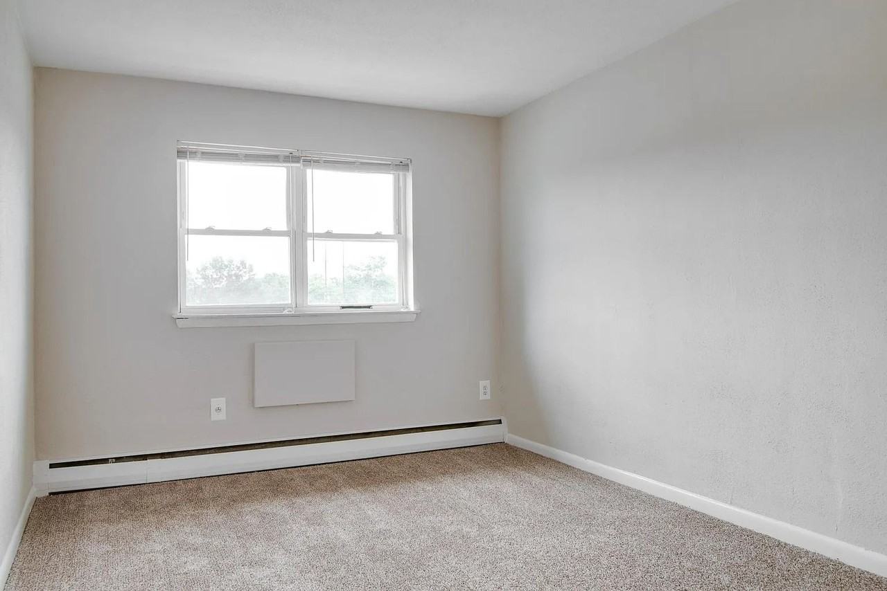 Cameo Court Apartments - Photo 6 of 13