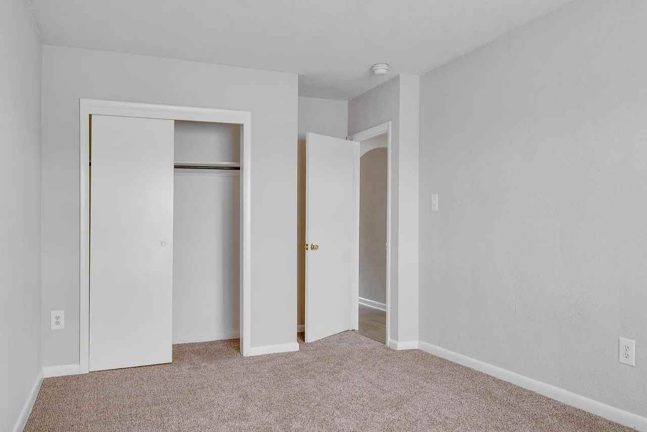 Cameo Court Apartments - Photo 7 of 13