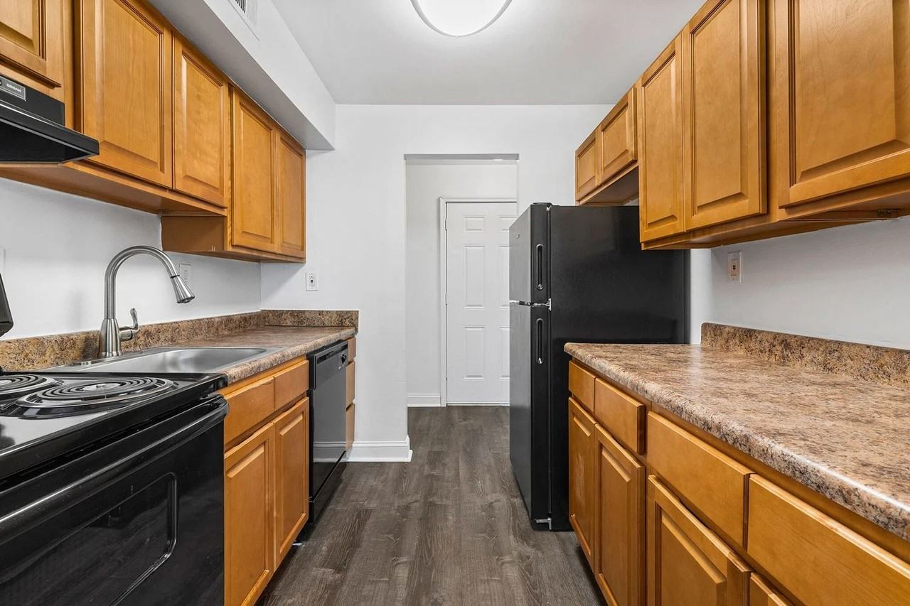 Lighthouse Hill Apartments - Photo 6 of 20