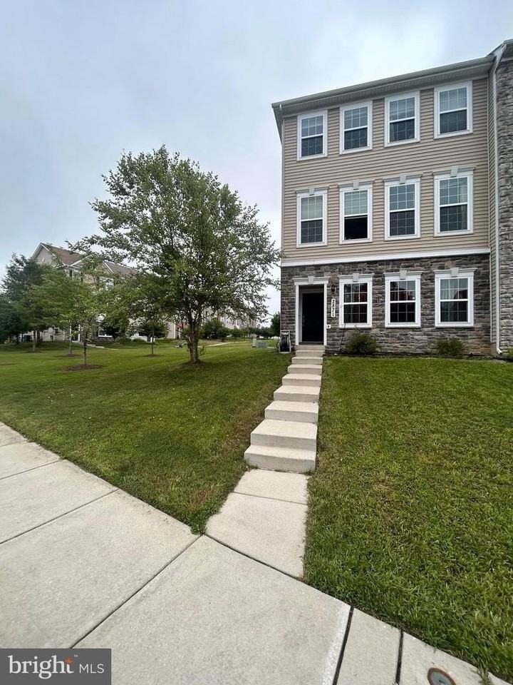 2871 Burrows Ln - Photo 2 of 38