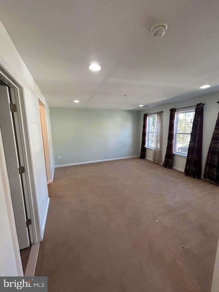 2871 Burrows Ln - Photo 6 of 38