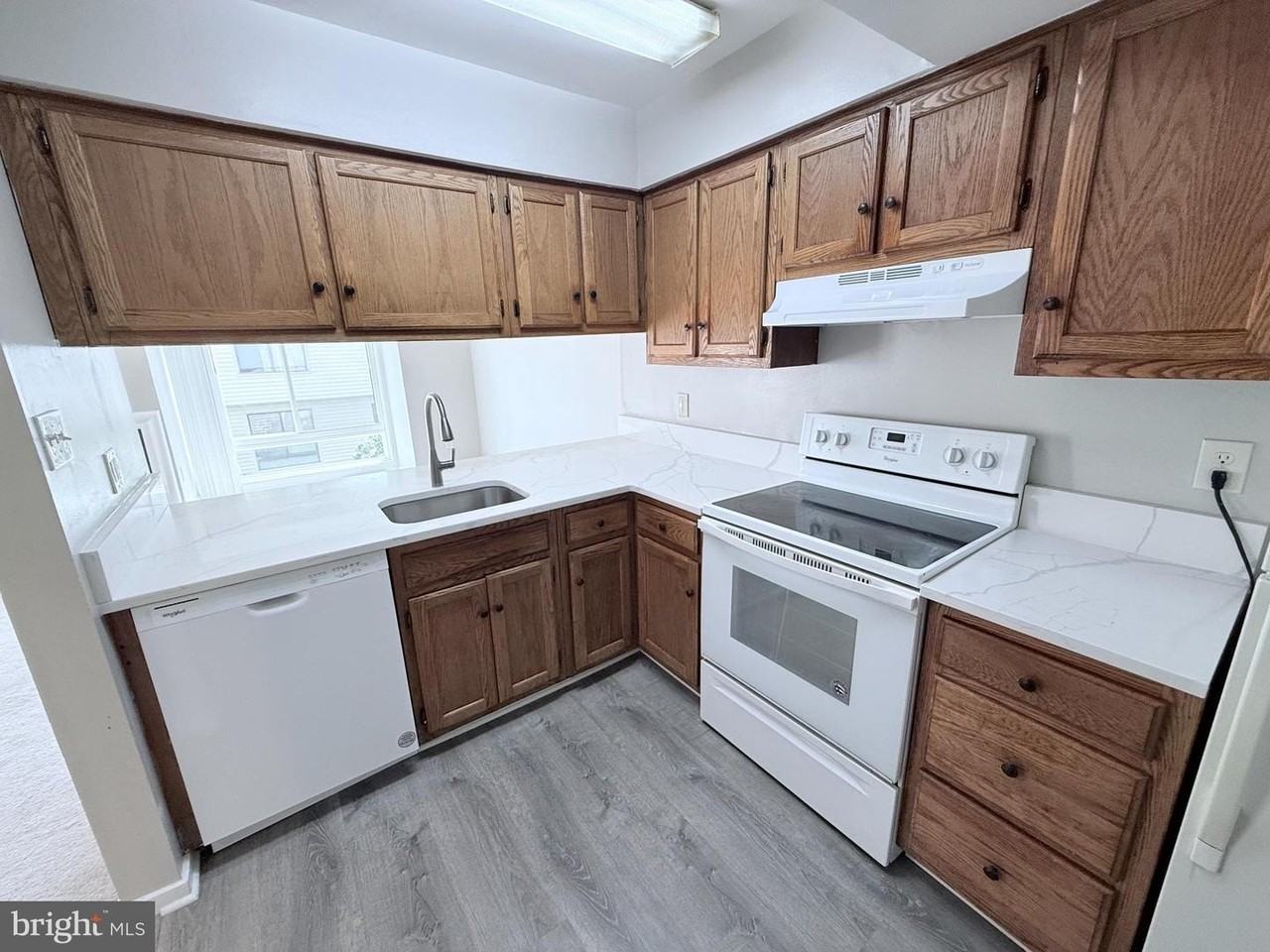 9707 Lake Shore Drive - Photo 7 of 20