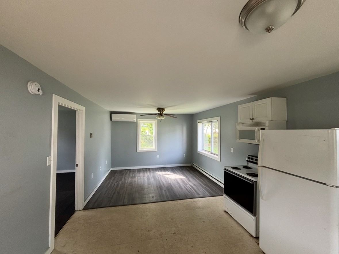 42 Water Street Newport - Photo 3 of 4