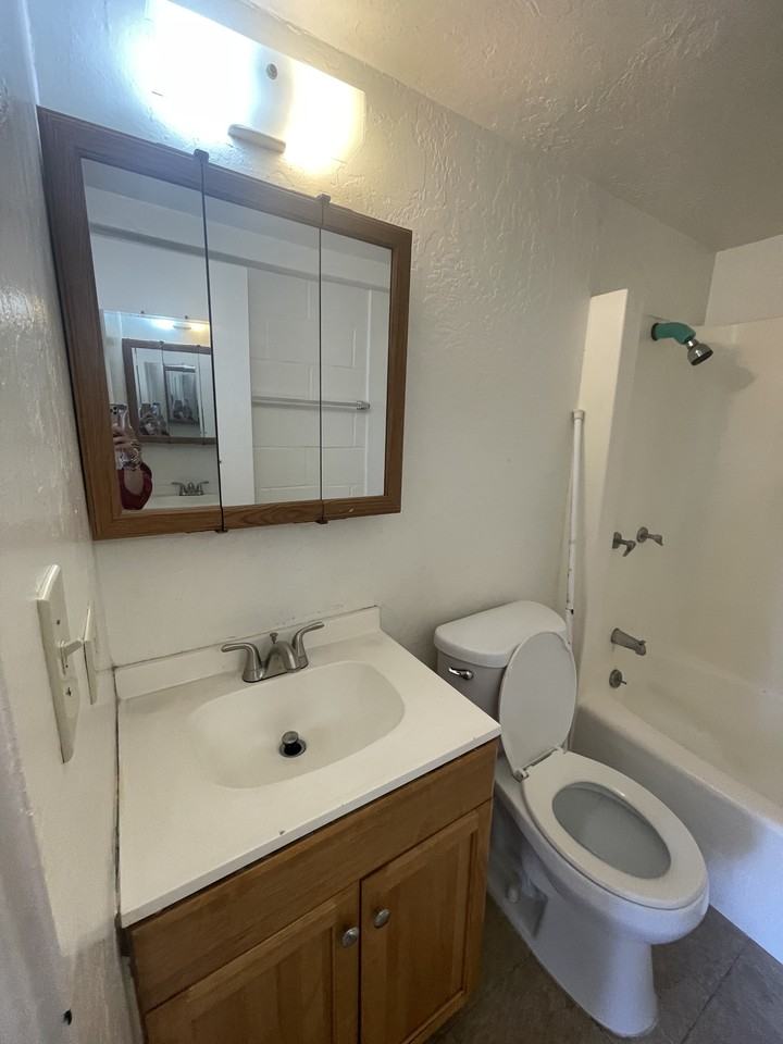 1881 Kapiolani Blvd. - Photo 2 of 4