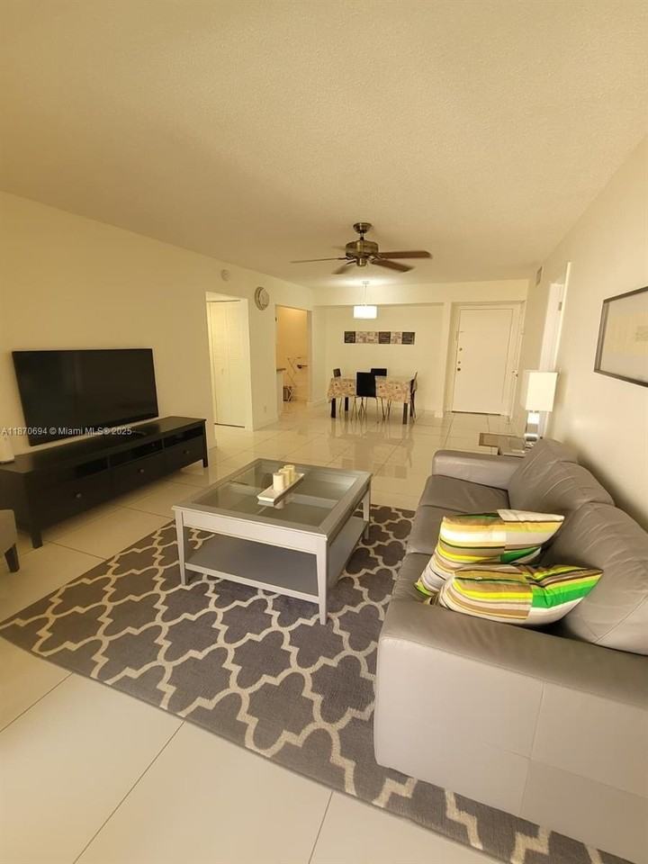 959 Southeast 2nd Avenue #209 - Photo 7 of 19