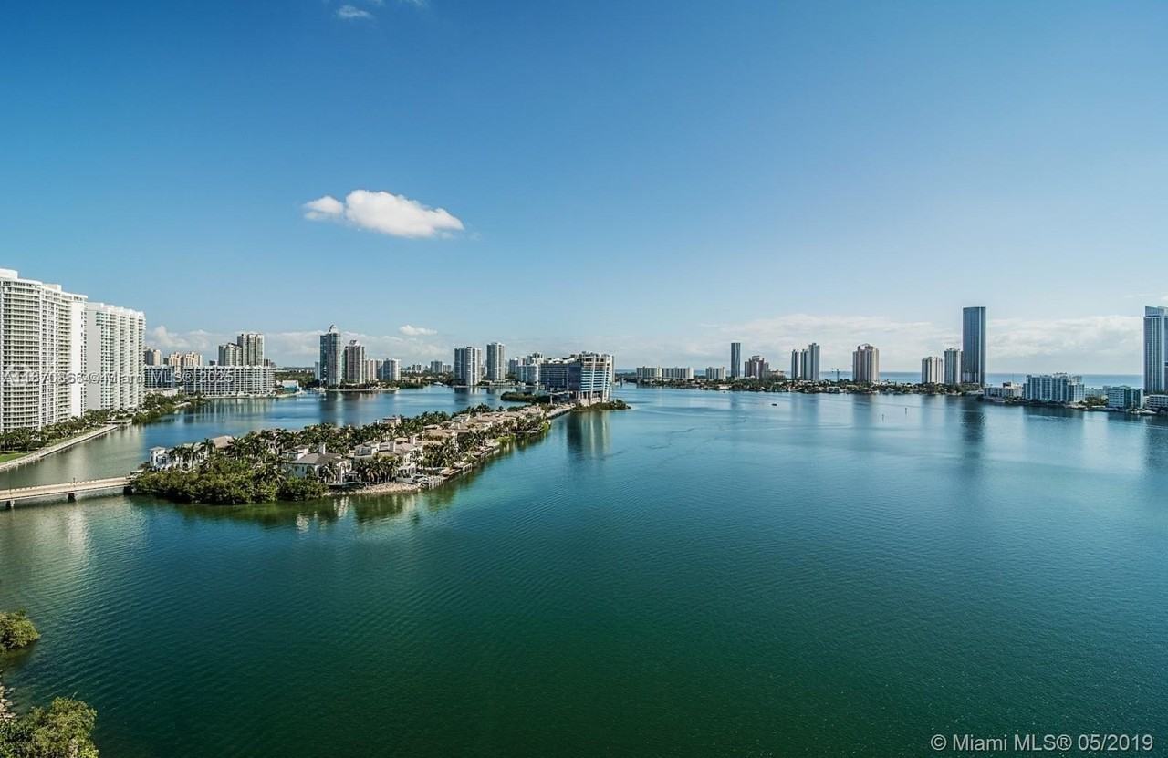 2800 Island Boulevard #902 - Photo 2 of 29