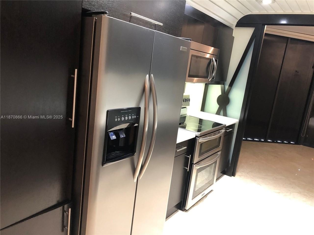 2800 Island Boulevard #902 - Photo 4 of 29