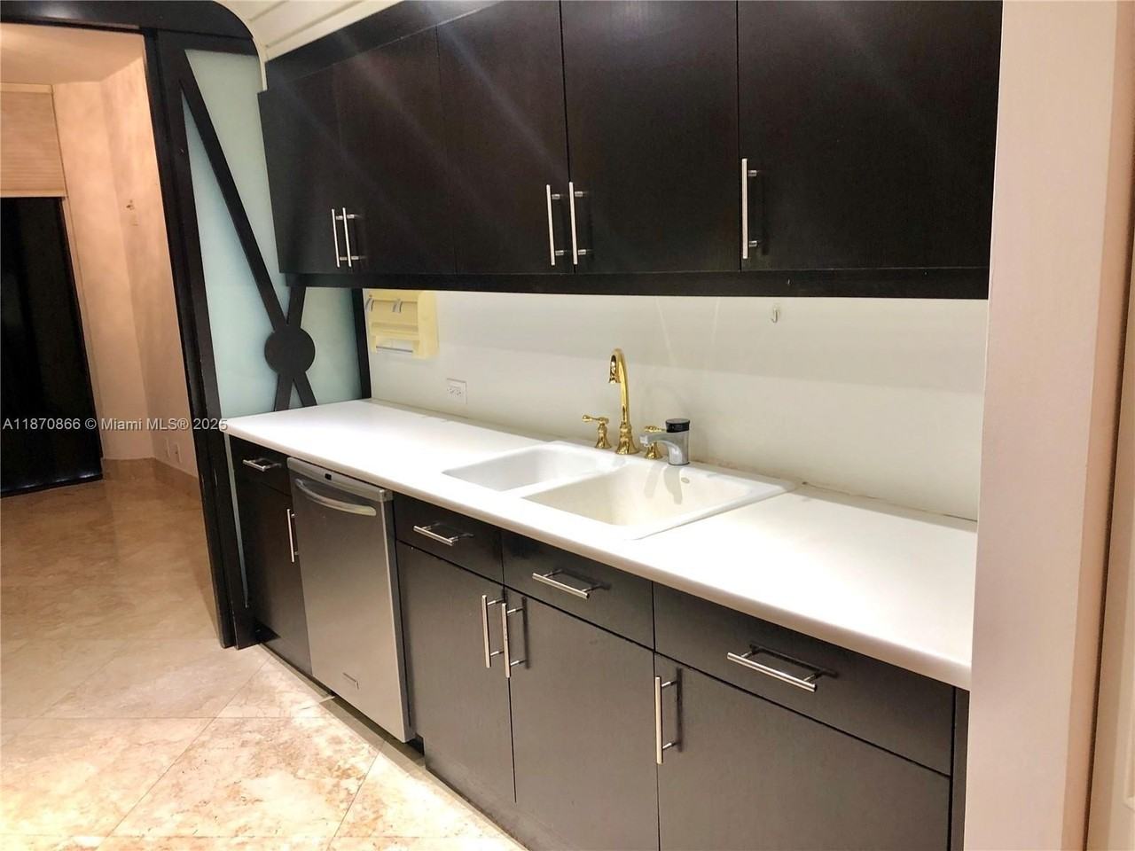 2800 Island Boulevard #902 - Photo 5 of 29