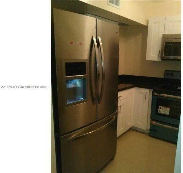 5614 Taylor St #B - Photo 4 of 14