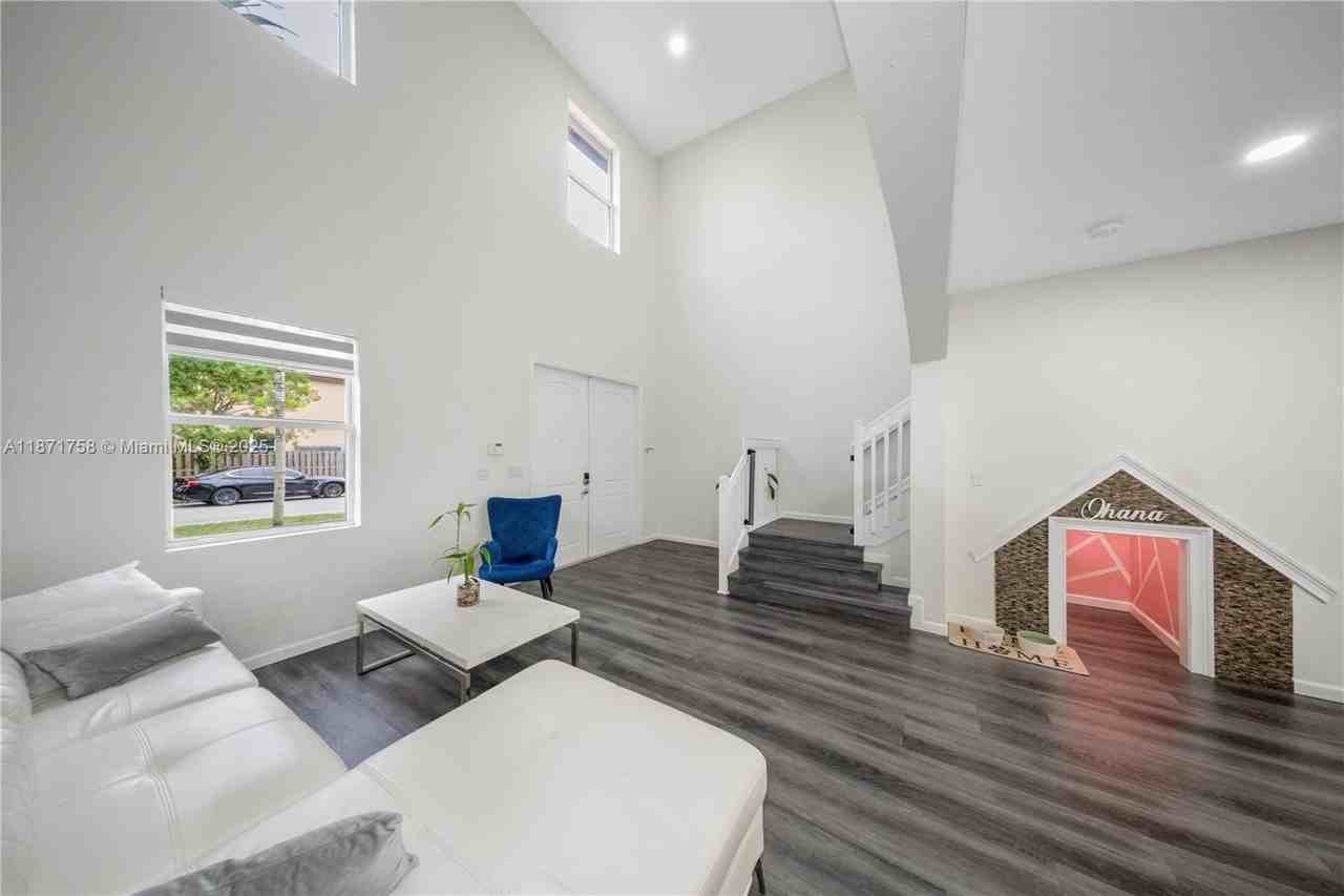 12119 Southwest 253rd Street #0 - Photo 4 of 35