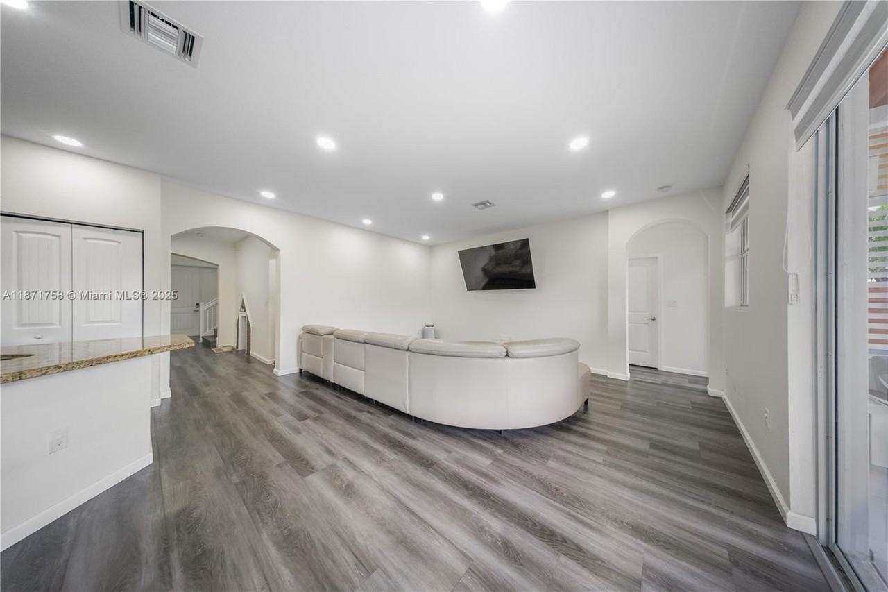 12119 Southwest 253rd Street #0 - Photo 6 of 35