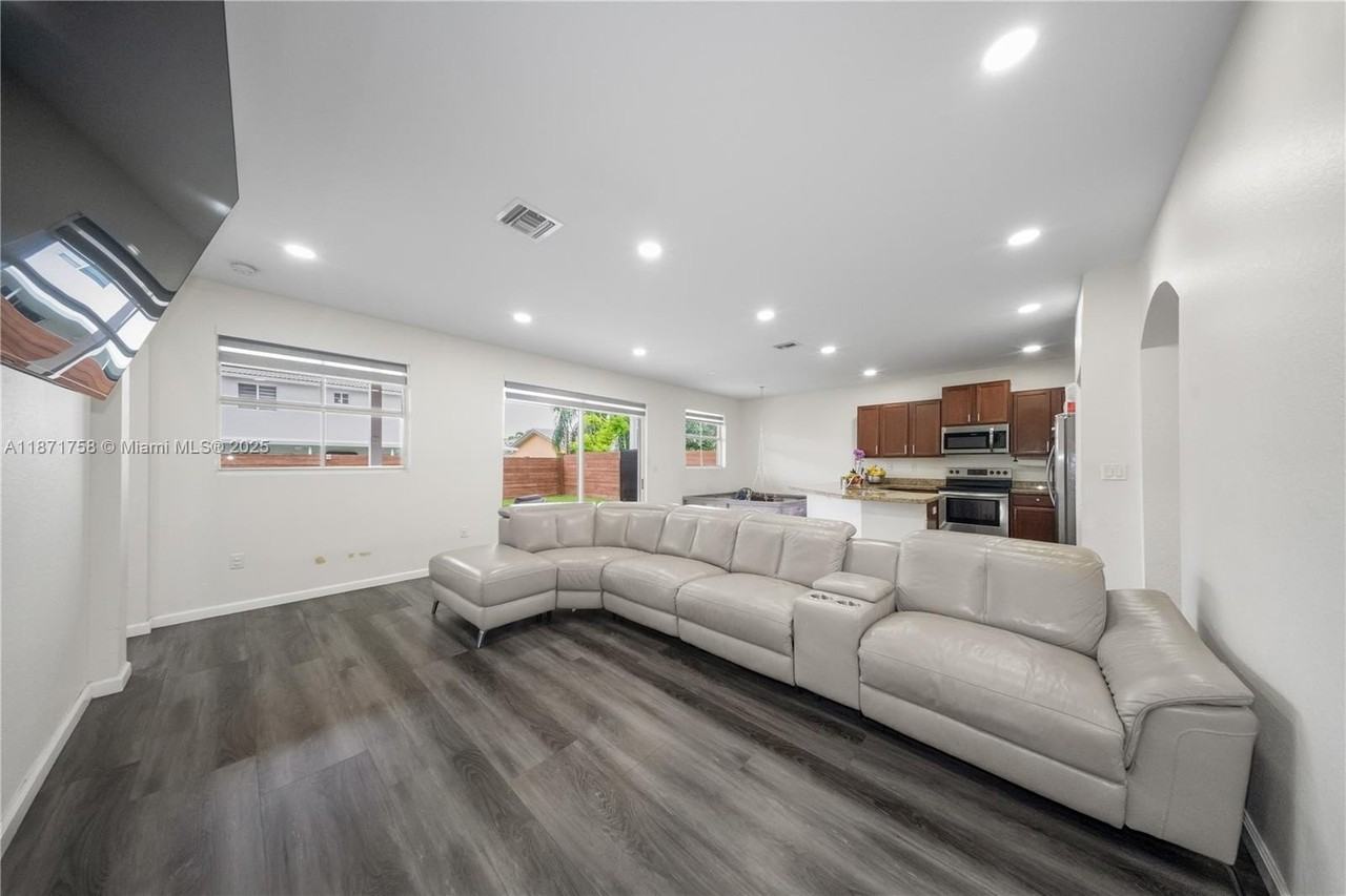 12119 Southwest 253rd Street #0 - Photo 7 of 35