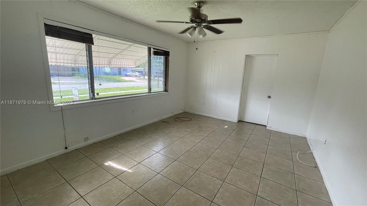 301 N 67th Ave - Photo 6 of 50