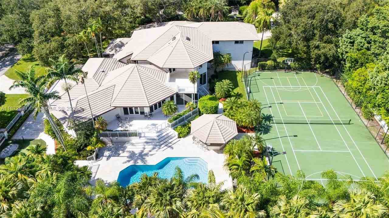 6190 Sw 102nd St - Photo 2 of 50